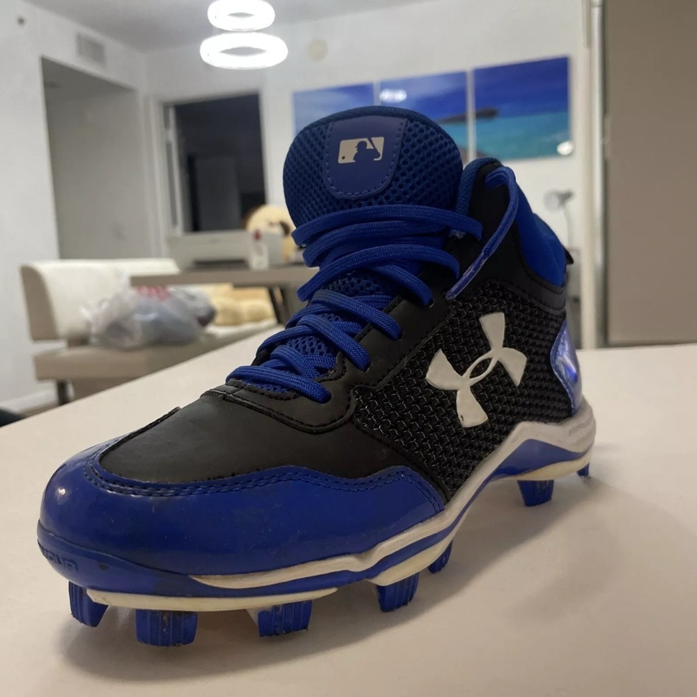Under Armour SIZE 5Y Baseball Softball  Rubber Spikes Cleats